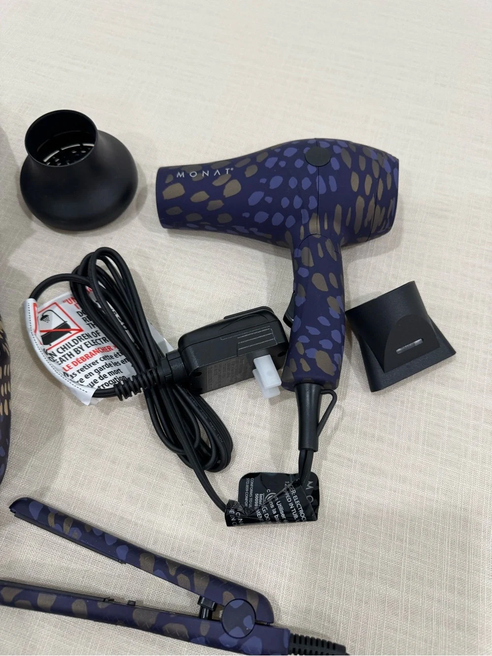 Monat - Travel hair dryer and straightener